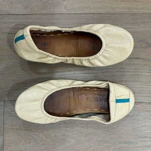TIEKS- Biscotti Patent. Size 6. Good condition.